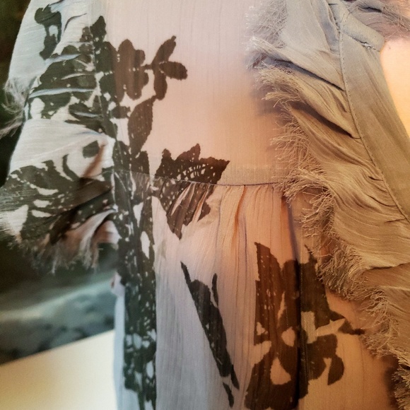 Jonathon Martin shear printed cap sleeve blouse - Picture 3 of 7